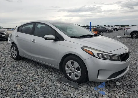 2018 Kia Forte Lx z USA, uszkodzony, nr VIN 3KPFK4A70JE203356